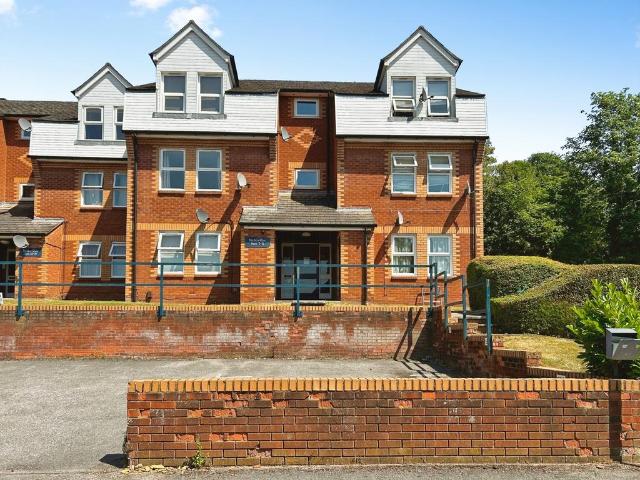 Flat for sale in Castlefield, Cressex