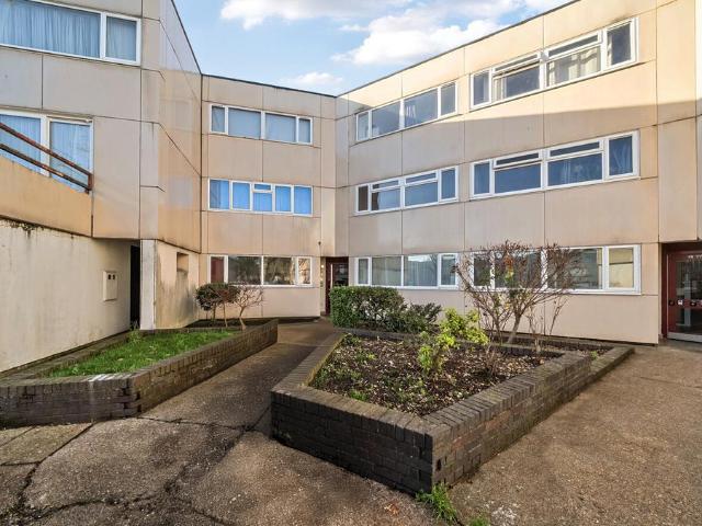 Flat for sale in London Borough of Merton, Mitcham