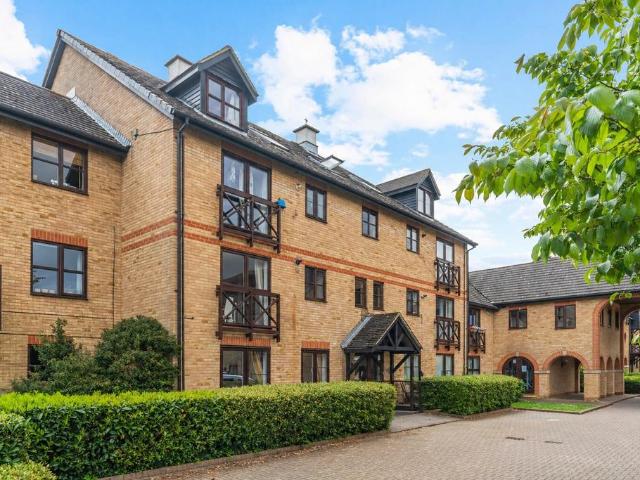 Flat for sale in Lower Sheering, Epping Forest