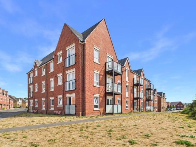 Flat for sale in Shinfield