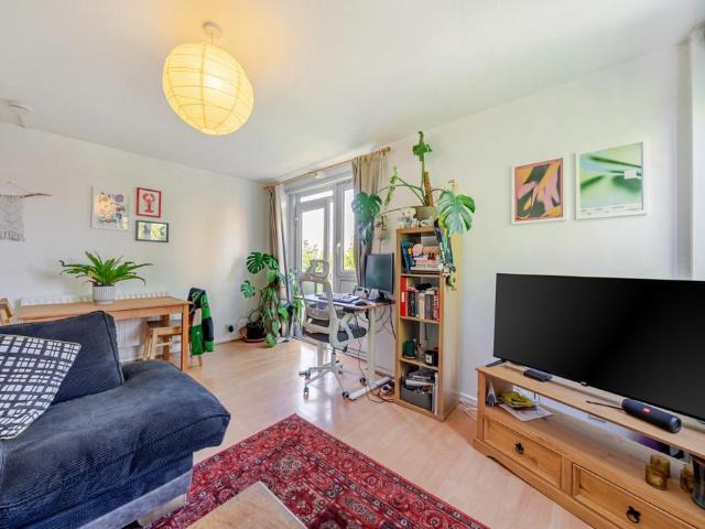 Flat for sale in Camberwell, Greater London
