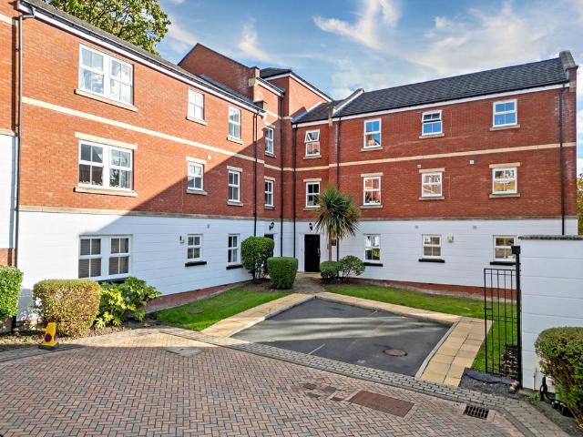 Flat for sale in Chapeltown, West Yorkshire