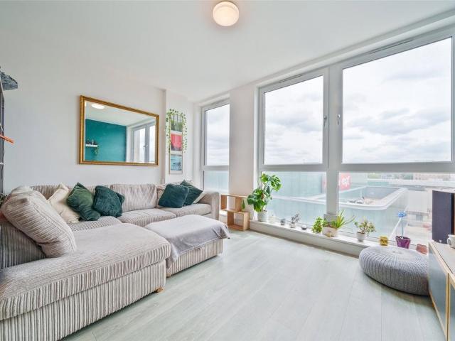 Flat for sale in Bracknell