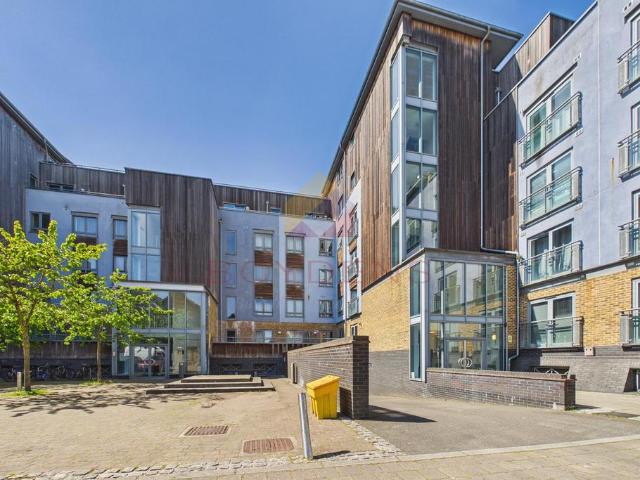 Flat for sale in Hythe, Fordham Heath