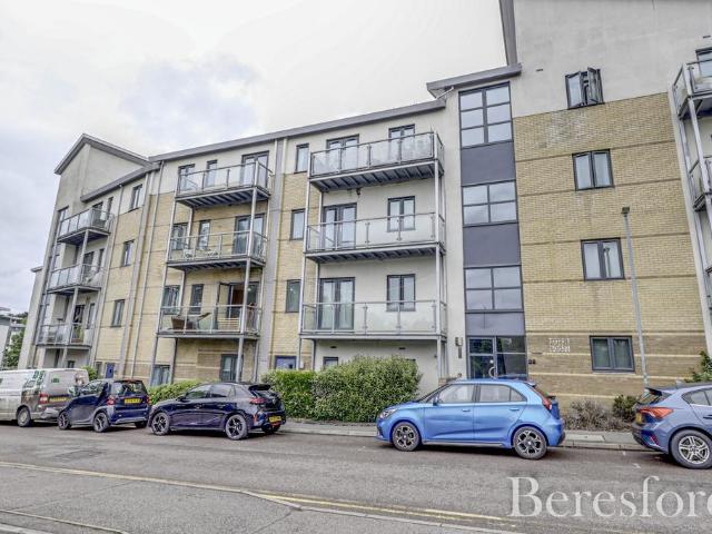 Flat for sale in Navestock Side, Essex