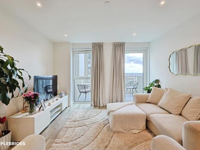 Flat for sale in Shepherd's Bush, Greater London