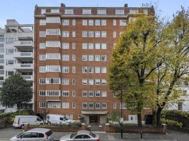 Flat for sale in Kensington, Greater London