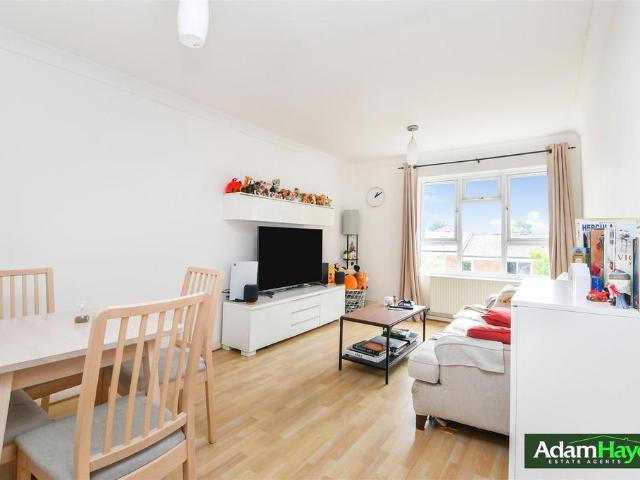 Flat for sale in Finchley, Isle Of Man