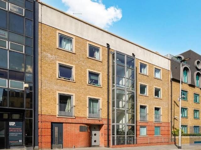 Flat for sale in Greater London