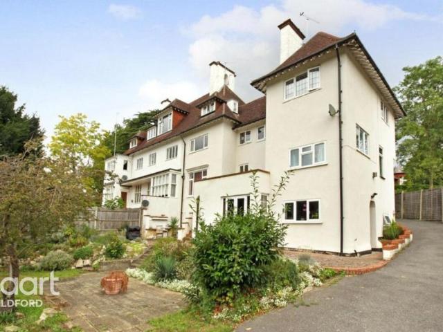 Flat for sale in Woking, Surrey