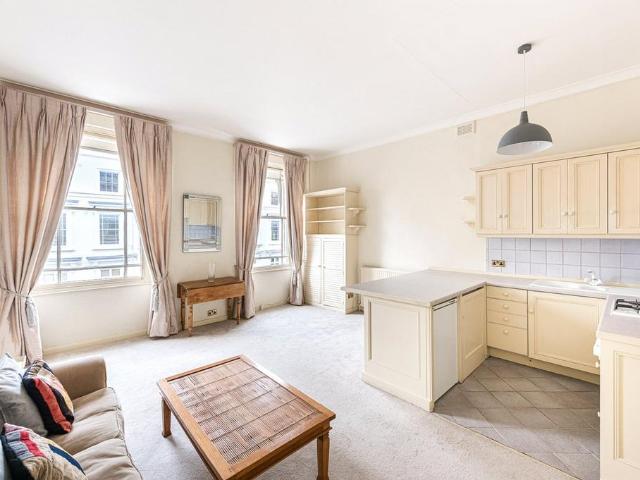 Flat for sale in Pimlico, Greater London
