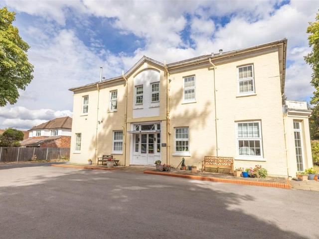 Flat for sale in Old Windsor