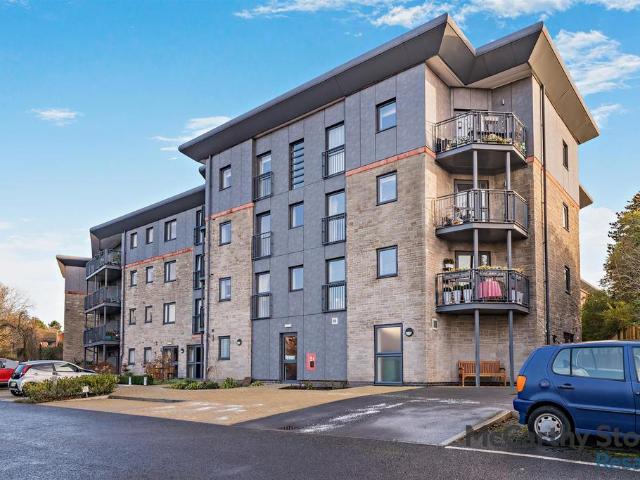 Flat for sale in Kingswood, South Gloucestershire