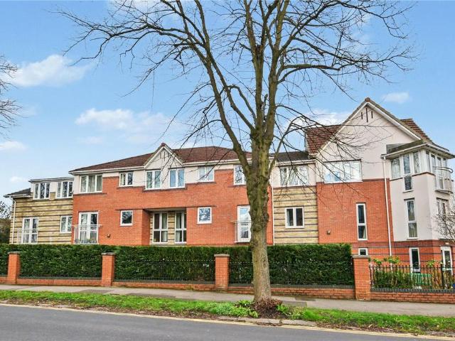 Flat for sale in Roundhay, West Yorkshire
