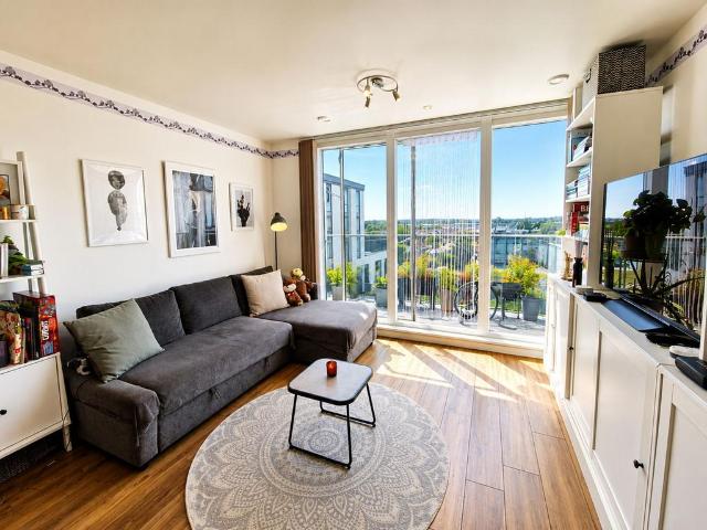 Flat for sale in London Borough of Hounslow, Greater London