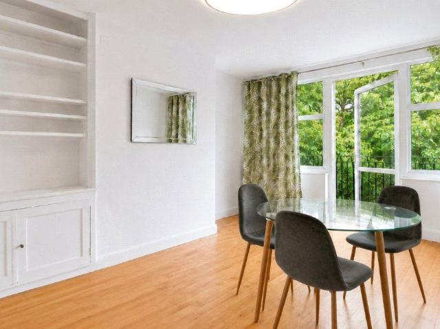 Flat for sale in Notting Hill, Greater London