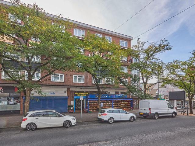 Flat for sale in Newtown, Exeter