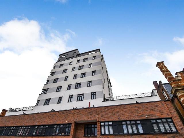 Flat for sale in Aldershot, Hampshire