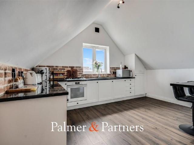 Flat for sale in Pilgrims' Hatch, Navestock Side