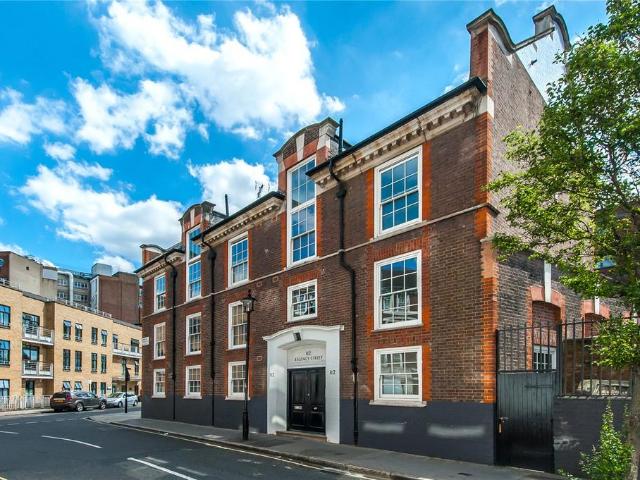 Flat for sale in Greater London