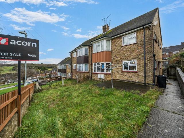 Flat for sale in Singlewell, Hamerton