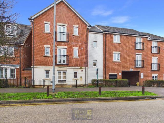 Flat for sale in Noak Hill, Essex