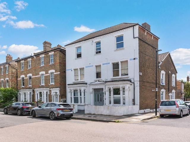 Flat for sale in Finsbury Park, Greater London