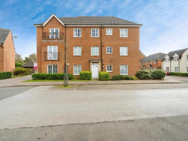 Flat for sale in Milton Keynes