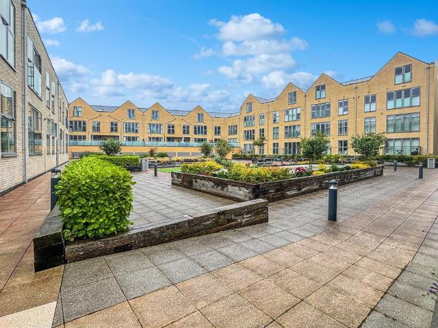 Flat for sale in Brightlingsea, Dale Hill