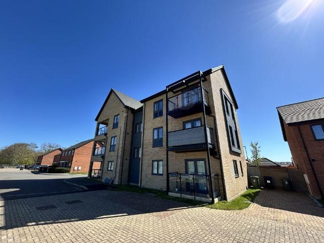 Flat for sale in Houghton Regis, Bedfordshire