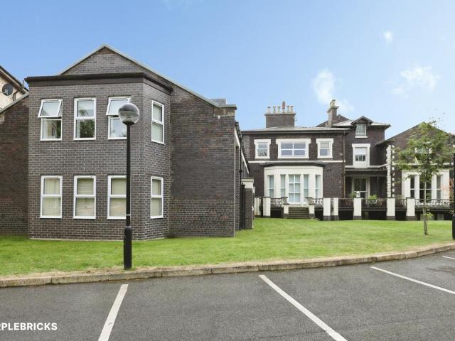 Flat for sale in Calderstones