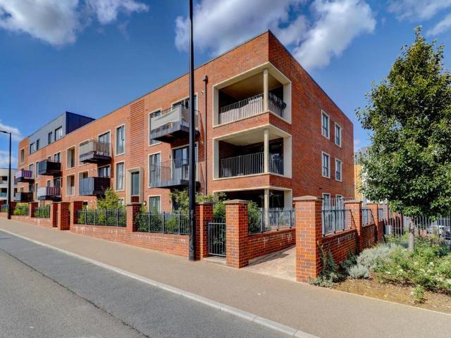 Flat for sale in Daws Hill, Cressex