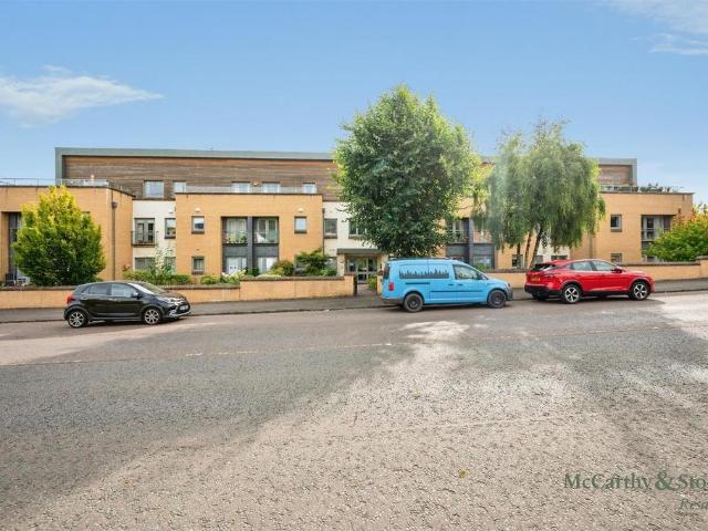 Flat for sale in North Williamwood, Clarkston