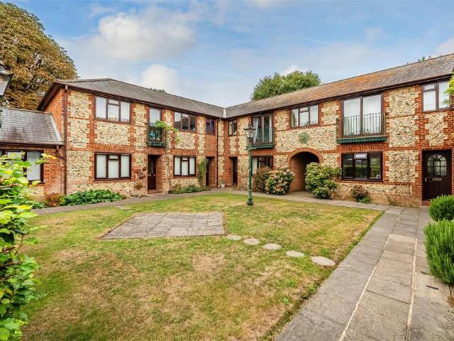 Flat for sale in Woodcote, Epsom