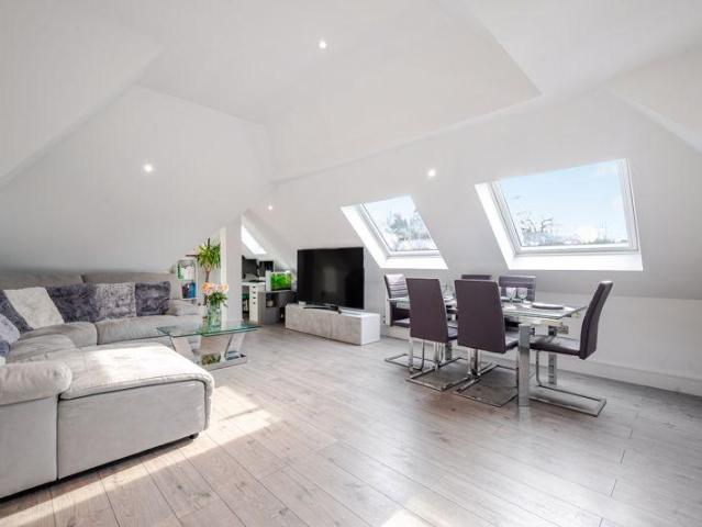 Flat for sale in London Borough of Croydon, Purley