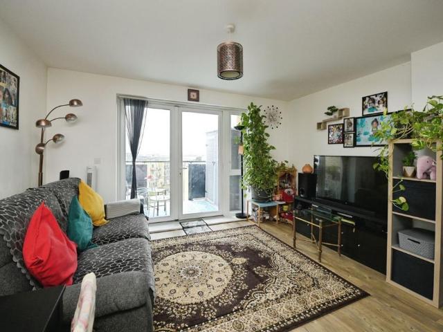 Flat for sale in London Borough of Barking and Dagenham, Greater London