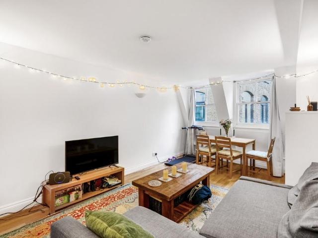 Flat for sale in Lyons, Greater London