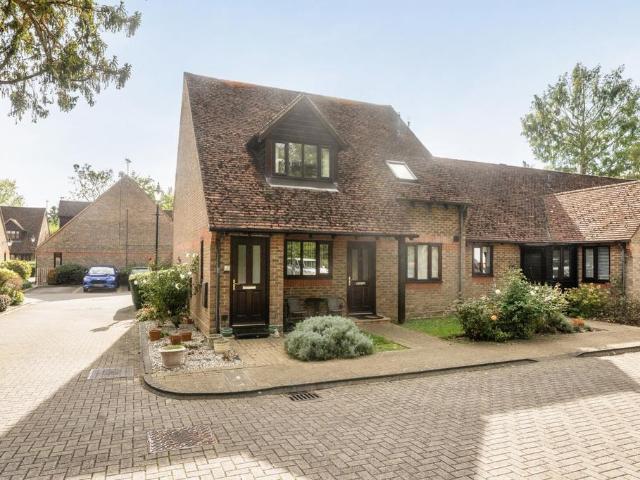 Flat for sale in Upper Woolhampton, Woolhampton