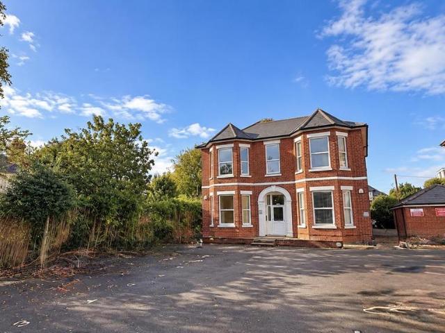 Flat for sale in Netley, Eastleigh