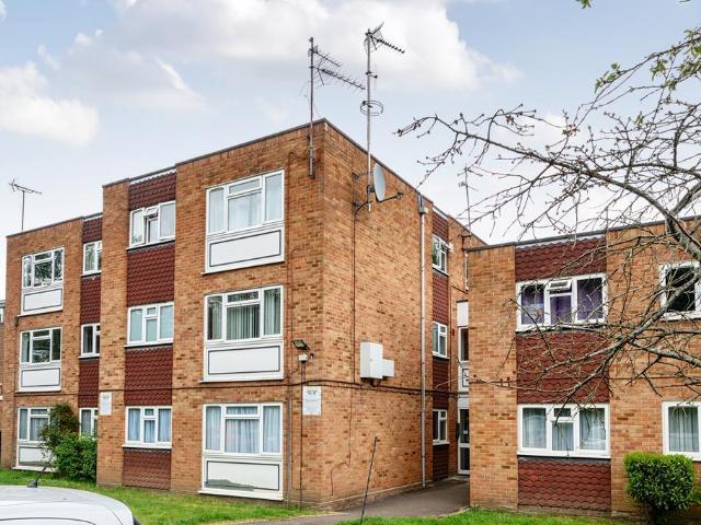 Flat for sale in Row Town, Surrey