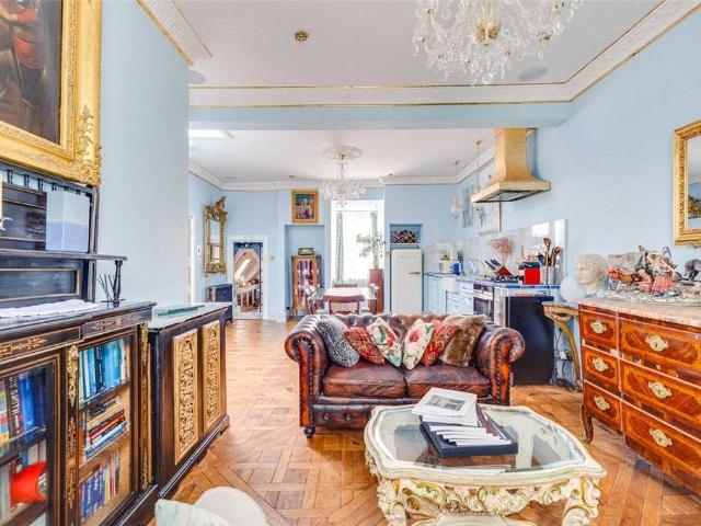 Flat for sale in Chelsea, Greater London