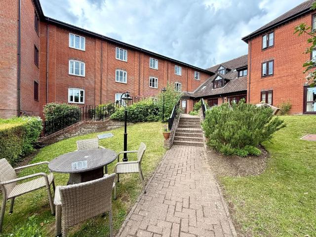 Flat for sale in Eastbridge, Suffolk