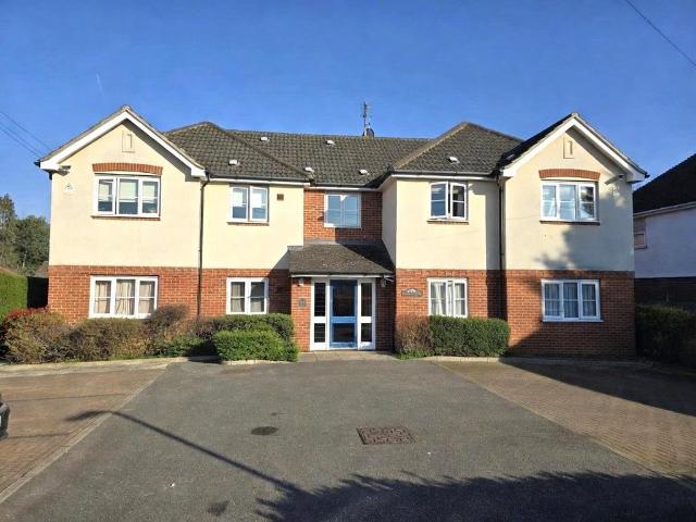 Flat for sale in Gould's Green, Greater London