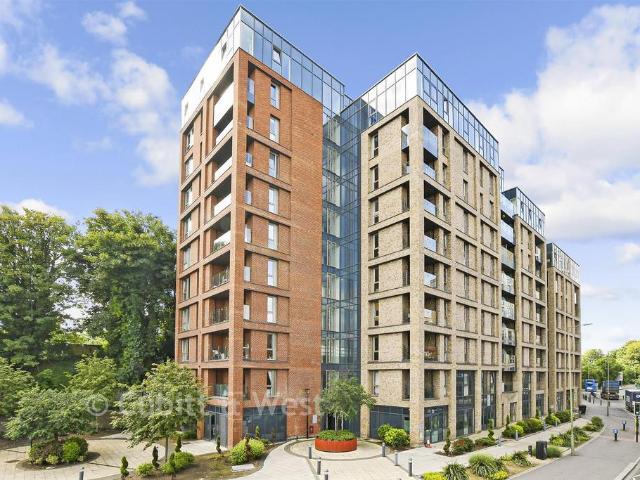 Flat for sale in Red Hill, Surrey