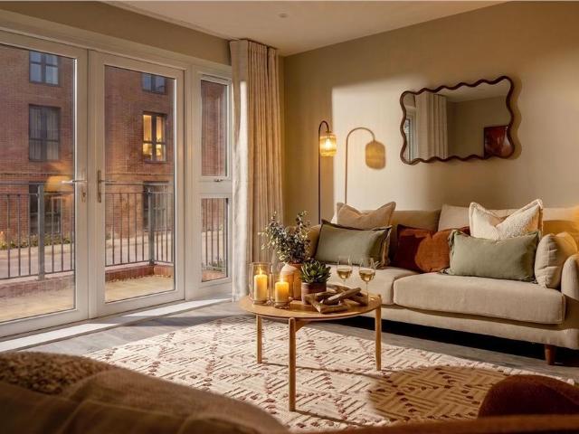 Flat for sale in Heol-las, Surrey