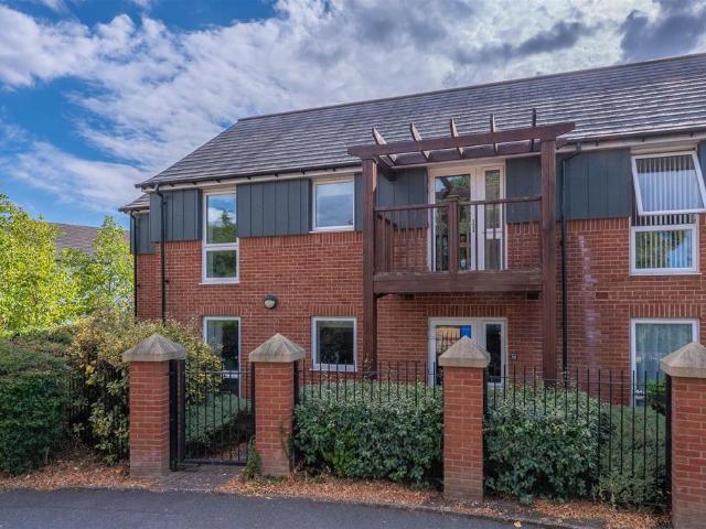 Flat for sale in Alderminster, Warwickshire