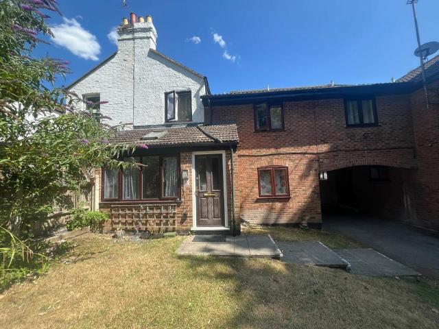 Flat for sale in Totteridge, Buckinghamshire