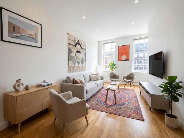 Flat for sale in Woodcote, Epsom