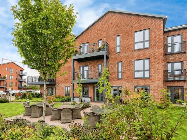 Flat for sale in Devizes, Wiltshire