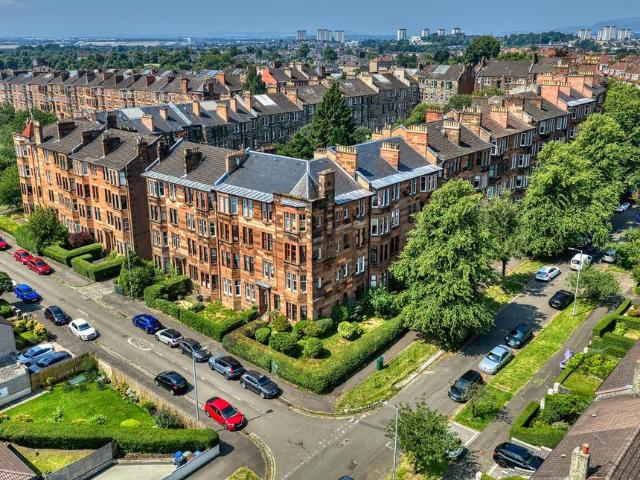 Flat for sale in Broomhill, Scotland